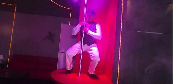  DEUTSCHE OMA FICKT DEN STRIPPER AUF GEBURTSTAGS PARTY - GERMAN GRANNY